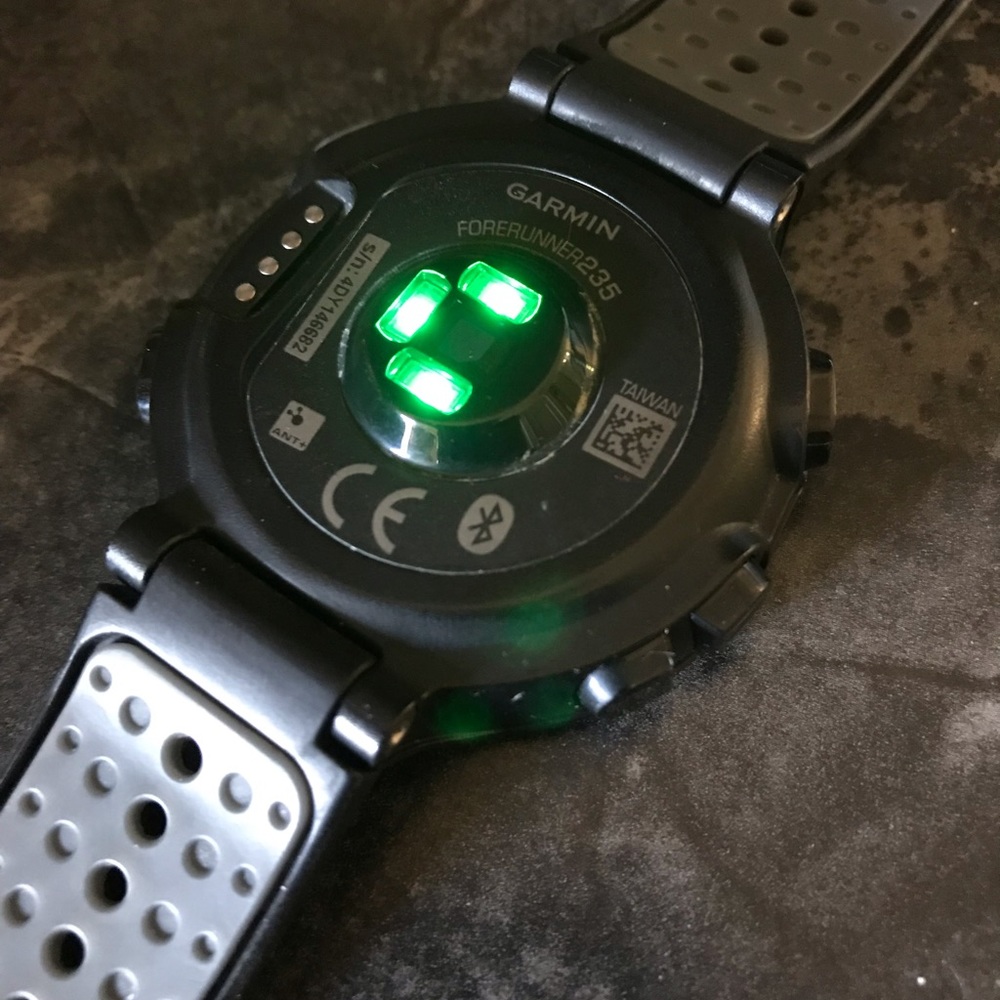 Garmin Forerunner 235 w/USB Charger